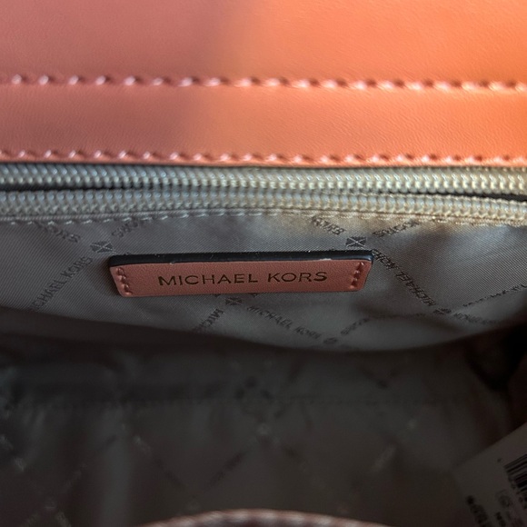 Michael Kors NWT medium flap satchel retails $558 - Picture 7 of 13